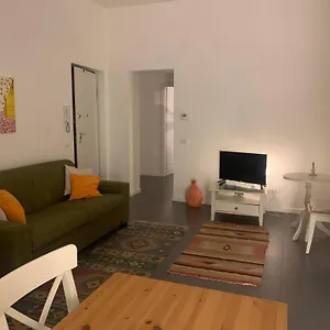 https://la-casa-di-giulia-palermo.sicilyhotelsitaly.net